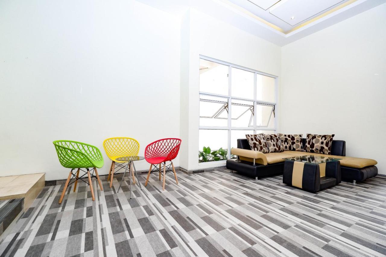 Oyo Flagship 2124 Kars Inn Semarang Luaran gambar
