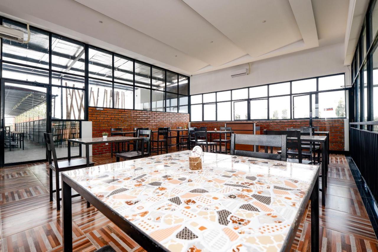 Oyo Flagship 2124 Kars Inn Semarang Luaran gambar