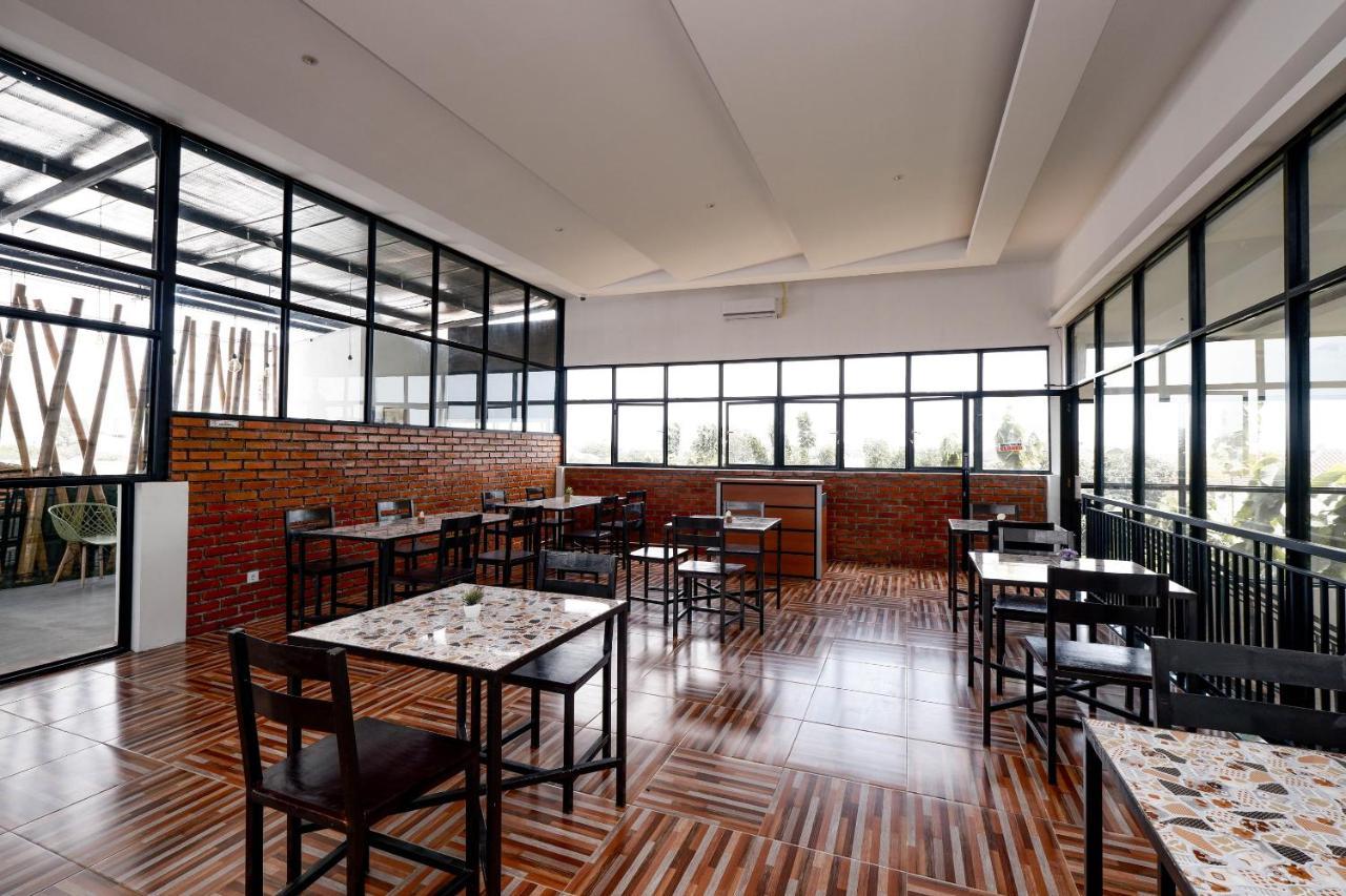 Oyo Flagship 2124 Kars Inn Semarang Luaran gambar